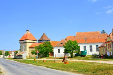 Tipik kırsal manzara ve köylü evlerde köyün Cata, Transilvanya, Romanya. Yerleşim 12. yüzyılda ortasında Sakson kolonistler tarafından kuruldu