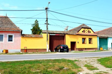 Tipik kırsal manzara ve köylü evlerde köyün Cata, Transilvanya, Romanya. Yerleşim 12. yüzyılda ortasında Sakson kolonistler tarafından kuruldu