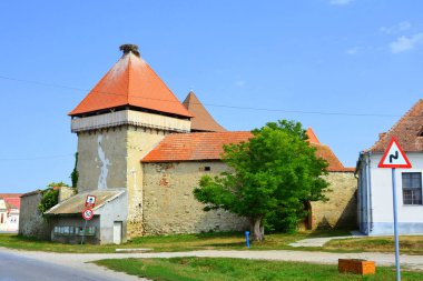 Müstahkem Ortaçağ Sakson evangelic Kilisesi de köyün Cata, Transilvanya, Romanya. Yerleşim 12. yüzyılda ortasında Sakson kolonistler tarafından kuruldu