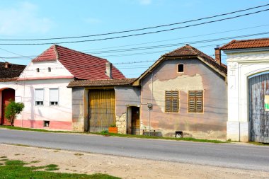 Tipik kırsal manzara ve köylü evlerde köyün Cata, Transilvanya, Romanya. Yerleşim 12. yüzyılda ortasında Sakson kolonistler tarafından kuruldu