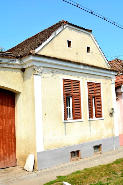 Tipik kırsal manzara ve köylü evlerde köyün Cata, Transilvanya, Romanya. Yerleşim 12. yüzyılda ortasında Sakson kolonistler tarafından kuruldu