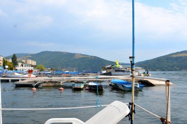 Demir kapıları bir Tuna nehrinde, Sırbistan ve Romanya arasındaki sınır bir bölümünü oluşturan muhteşemdir