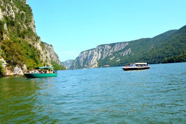 Demir kapıları bir Tuna nehrinde, Sırbistan ve Romanya arasındaki sınır bir bölümünü oluşturan muhteşemdir