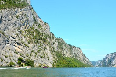 Demir kapıları bir Tuna nehrinde, Sırbistan ve Romanya arasındaki sınır bir bölümünü oluşturan muhteşemdir
