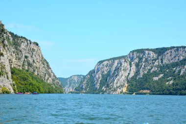 Demir kapıları bir Tuna nehrinde, Sırbistan ve Romanya arasındaki sınır bir bölümünü oluşturan muhteşemdir
