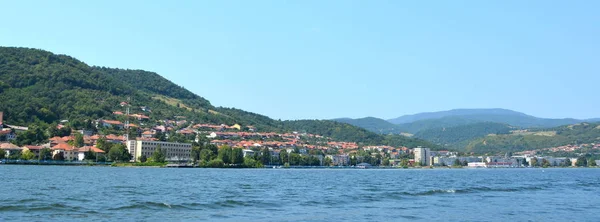 Defileul Dunrii, Clisura Dunrii olarak da bilinir, Romanya coğrafi bir bölge. Tuna Nehri kuzey kıyısında boyunca Güney Banat yer alır