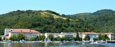 Defileul Dunrii, Clisura Dunrii olarak da bilinir, Romanya coğrafi bir bölge. Tuna Nehri kuzey kıyısında boyunca Güney Banat yer alır