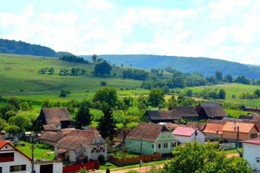 Tipik kırsal manzara ve köylü evlerde köyü Apold, Transilvanya, Romanya. Yerleşim 12. yüzyılda ortasında Sakson kolonistler tarafından kuruldu
