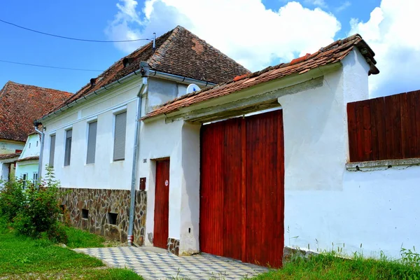 Τυπικό Αγροτικό Τοπίο Και Χωρικός Σπίτια Στο Χωριό Saesd Τρανσυλβανία — Φωτογραφία Αρχείου