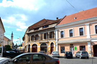 Şehrin Orastie, Transilvanya, Romanya tipik kentsel peyzaj. Bir ortaçağ müstahkem kilise yaklaşık 1400 Gotik tarzı büyük Romanesk bazilika temeller üzerine inşa edilmiştir. Yeni bir Lutheran Kilisesi şehrin kuzeyinde inşa edildi
