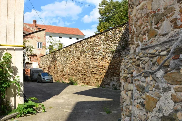 Paisaje Urbano Típico Ciudad Orastie Transilvania Rumania Una Iglesia Fortificada — Foto de Stock