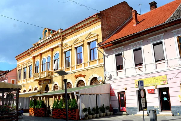 Typická Městská Krajina Městě Orastie Sedmihradsko Rumunsko Středověký Opevněný Kostel — Stock fotografie