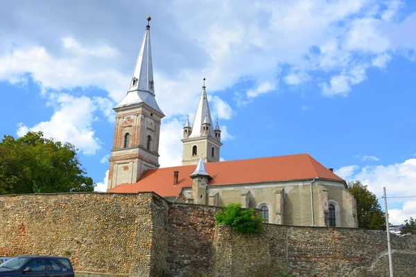 Tipico Paesaggio Urbano Della Città Orastie Transilvania Romania Una Chiesa — Foto Stock
