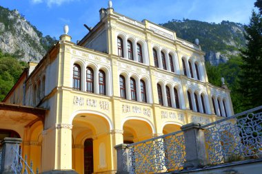 Safra Herculane Caras Severin County, Cerna Nehri vadisinde yer alan Rumen Banat bir spa yeridir