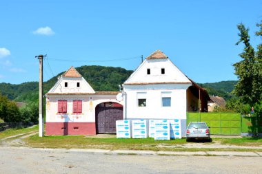 Tipik kırsal manzara ve köylü evlerde Köyü Roandola, Transilvanya, Romanya. Yerleşim 12. yüzyılda ortasında Sakson kolonistler tarafından kuruldu
