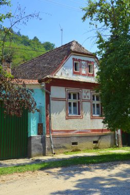 Tipik kırsal manzara ve köylü evlerde Köyü Roandola, Transilvanya, Romanya. Yerleşim 12. yüzyılda ortasında Sakson kolonistler tarafından kuruldu