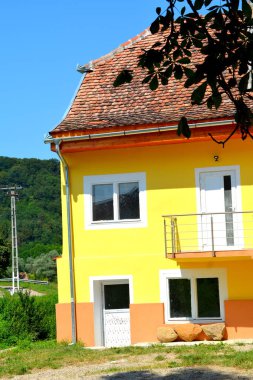 Tipik kırsal manzara ve köylü evlerde Köyü Roandola, Transilvanya, Romanya. Yerleşim 12. yüzyılda ortasında Sakson kolonistler tarafından kuruldu