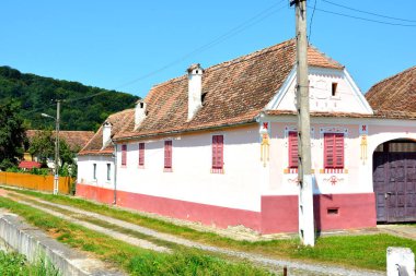 Tipik kırsal manzara ve köylü evlerde Köyü Roandola, Transilvanya, Romanya. Yerleşim 12. yüzyılda ortasında Sakson kolonistler tarafından kuruldu