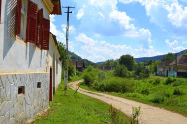 Tipik kırsal manzara ve köylü evlerde Floresti, Sakson köyde komün Chirpr Sibiu County, Transilvanya, Romanya.