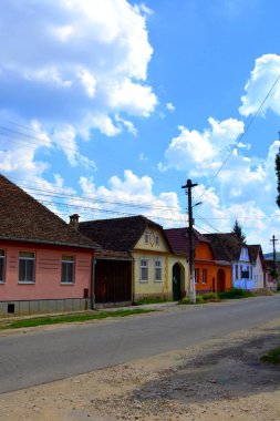 Tipik kırsal manzara ve köylü evlerde Floresti, Sakson köyde komün Chirpr Sibiu County, Transilvanya, Romanya.