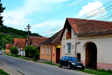 Tipik kırsal manzara ve köylü evlerde Floresti, Sakson köyde komün Chirpr Sibiu County, Transilvanya, Romanya.