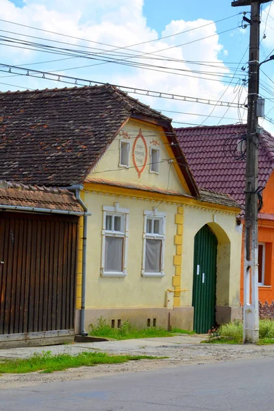 Tipik kırsal manzara ve köylü evlerde Floresti, Sakson köyde komün Chirpr Sibiu County, Transilvanya, Romanya.