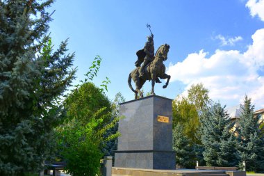 Michael Brave heykeli. Köy Craiova, Romanya'nın 6 büyük şehri ve başkenti Dolj ilçe merkezi Oltenia Jiu nehrin Doğu Kıyısı yakınında yer alan, tipik kentsel peyzaj.