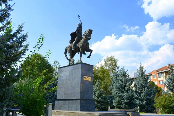 Estátua Michael Valente Paisagem Urbana Típica Aldeia Craiova Sexta Maior — Fotografia de Stock