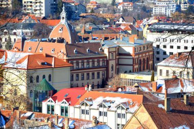 Tipik kentsel peyzaj şehrin Brasov, Transilvanya, Romanya, ülkenin merkezinde bulunan bir ilçedir. 300.000 nüfuslu