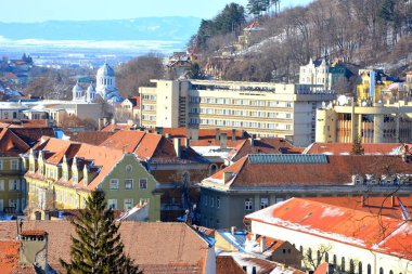 Tipik kentsel peyzaj şehrin Brasov, Transilvanya, Romanya, ülkenin merkezinde bulunan bir ilçedir. 300.000 nüfuslu