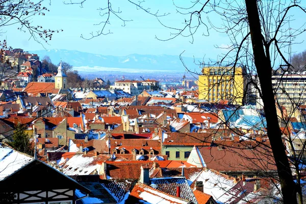 典型的城市景观的城市布拉索夫 坐落在特兰西瓦尼亚 罗马尼亚 在该国中部的一个小镇 300 000 — 图库照片