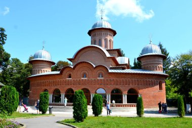 Curtea de Arge (16. yüzyılın) Katedral Curtea de Arge, Romanya, Romanya Ortodoks katedrali var. Curtea de Arge Manastırı gerekçesiyle bulunur ve Tanrı'nın annesi Dormition için adanmış