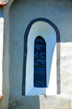 Tipik kırsal peyzaj ve köy Cloaterf (Klosderf, Klosdorf, Nickelsdorf), Transilvanya, Romanya köylü evleri. Yerleşim Sakson kolonistleri tarafından 12.