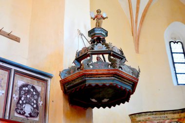 Cloasterf (Klosderf, Klosdorf, Nickelsdorf), Transilvanya, Romanya köyündeki müstahkem ortaçağ sakson evangelik kilisesinin içinde.