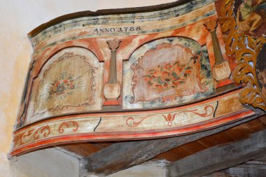 Cloasterf (Klosderf, Klosdorf, Nickelsdorf), Transilvanya, Romanya köyündeki müstahkem ortaçağ sakson evangelik kilisesinin içinde.