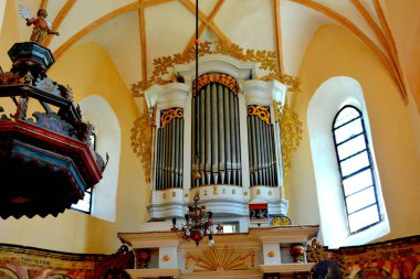 Cloasterf (Klosderf, Klosdorf, Nickelsdorf), Transilvanya, Romanya köyündeki müstahkem ortaçağ sakson evangelik kilisesinin içinde.