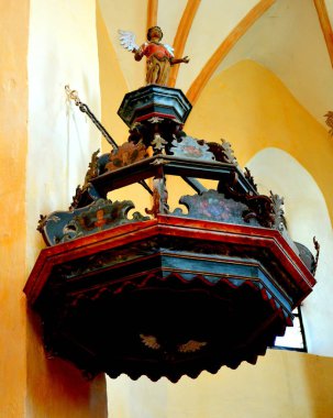 Cloasterf (Klosderf, Klosdorf, Nickelsdorf), Transilvanya, Romanya köyündeki müstahkem ortaçağ sakson evangelik kilisesinin içinde.