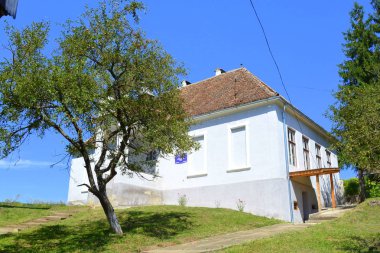 Alma Vii (Almen) Transilvanya, Romanya'da tipik kırsal peyzaj ve köylü evleri. Yerleşim Sakson kolonistleri tarafından 12.