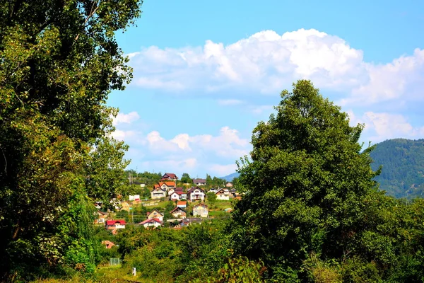 Paisaje Típico Los Bosques Transilvania Rumania Paisaje Verde Otoño Día —  Fotos de Stock