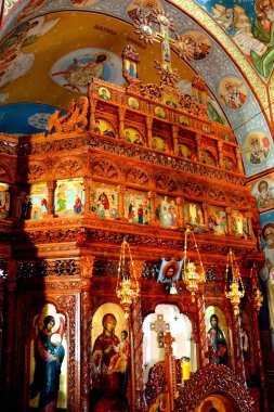 Romanya 'nın Transilvanya kentindeki Izvorul Muresului manastırındaki ortodoks simgeleri. Bizans tarzı