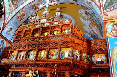 Romanya 'nın Transilvanya kentindeki Izvorul Muresului manastırındaki ortodoks simgeleri. Bizans tarzı