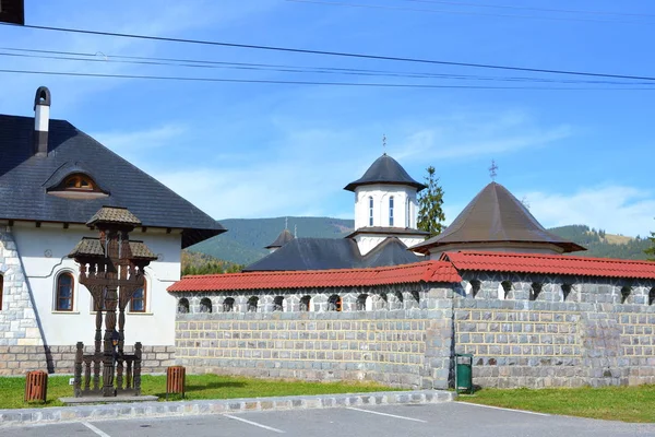 Ortodoxní Klášter Izvorul Muresului Transylvánie Rumunsko Slunečného Podzimního Dne — Stock fotografie