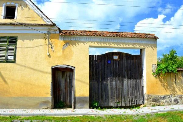 罗马尼亚特兰西瓦尼亚撒克逊村Drauseni典型的农村景观和农民住房 — 图库照片