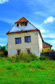 Tipikus vidéki táj és parasztházak Beia, Erdély, Románia. A települést a szász telepesek alapították a 12. század közepén.