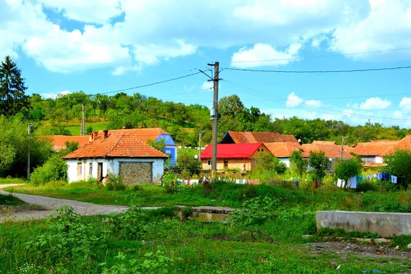 Τυπικό Αγροτικό Τοπίο Και Αγροτικά Σπίτια Στη Βία Τρανσυλβανία Ρουμανία — Φωτογραφία Αρχείου