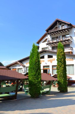 Transilvanya bölgesindeki Smbta de Sus, Braov County 'deki Romen Ortodoks manastırı Sambata Manastırı. Meryem Ana 'nın yurduna ithaf edilmiştir.