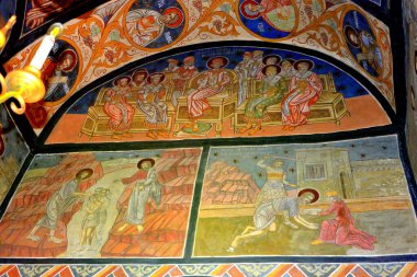 Transilvanya bölgesindeki Smbta de Sus 'taki Romen Ortodoks manastırı Sambata Manastırı içindeki ikonlar. Meryem Ana 'nın yurduna ithaf edilmiştir.