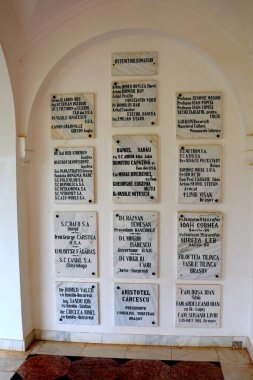 Transilvanya bölgesindeki Smbta de Sus, Braov County 'deki Romen Ortodoks manastırı Sambata Manastırı. Meryem Ana 'nın yurduna ithaf edilmiştir.