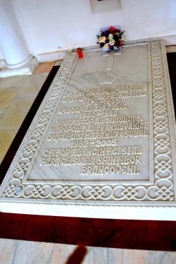 Transilvanya bölgesindeki Smbta de Sus, Braov County 'deki Romen Ortodoks manastırı Sambata Manastırı. Meryem Ana 'nın yurduna ithaf edilmiştir.