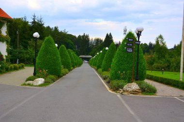 Transilvanya bölgesindeki Smbta de Sus, Braov County 'deki Romen Ortodoks manastırı Sambata Manastırı. Meryem Ana 'nın yurduna ithaf edilmiştir.